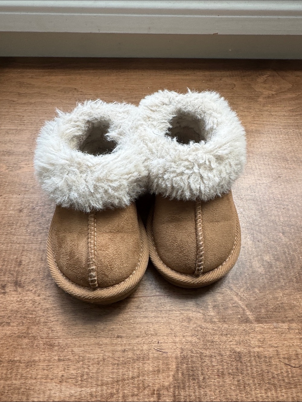 Cat & Jack Kids Tan Moccasin Slippers with Cream Faux Fur Cuff